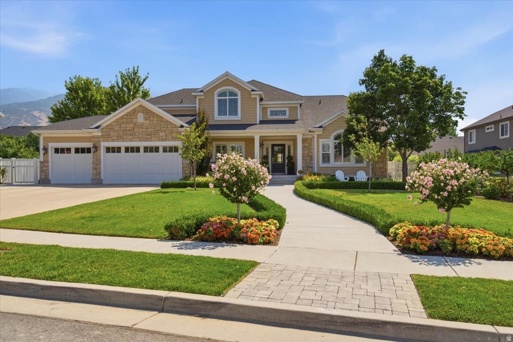 Photo of 1257 S RIGBY RD, Kaysville, UT 84037 (MLS # 2176860)