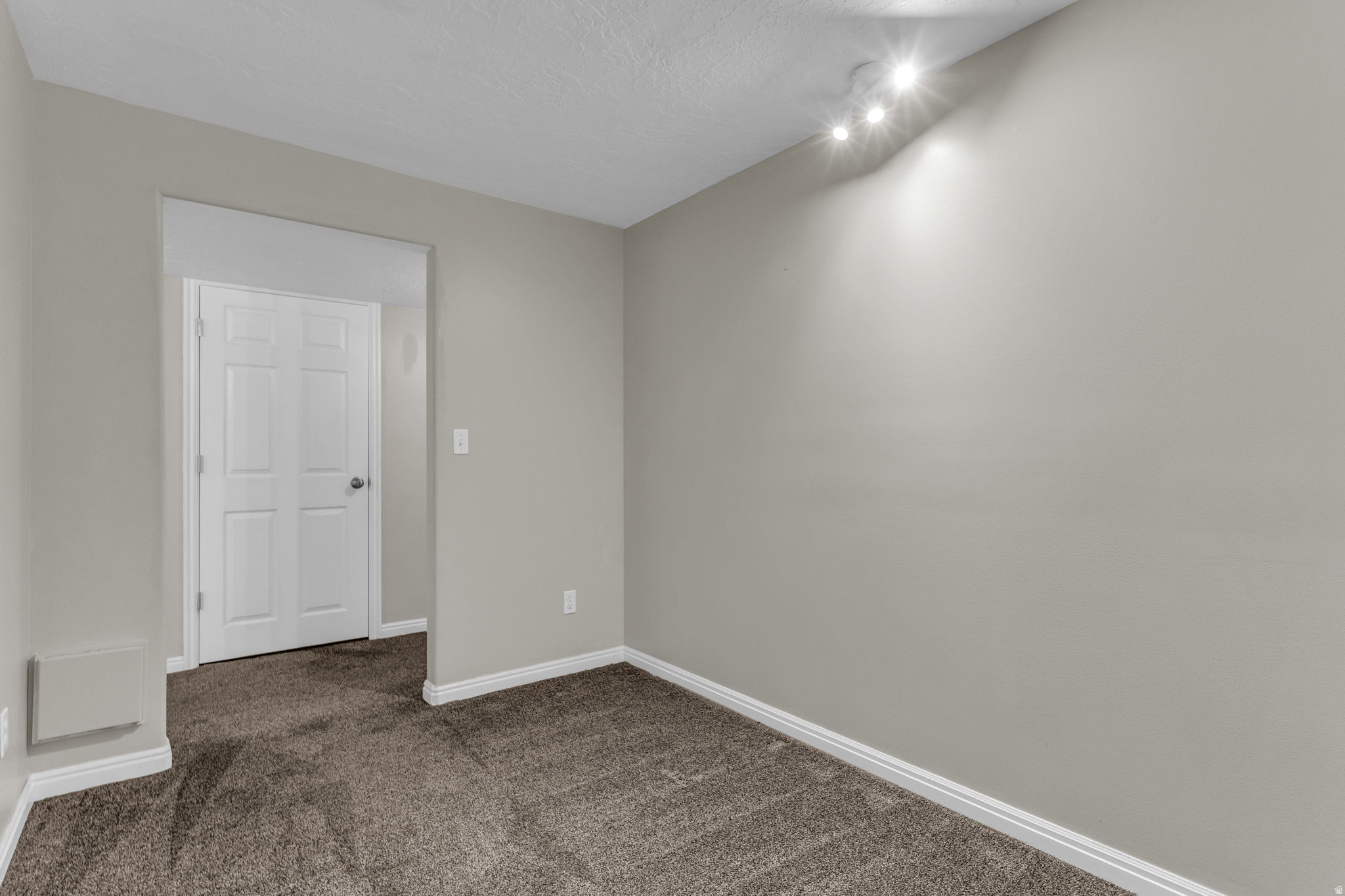 LOT 7 EAGLE CREST TO - Residential