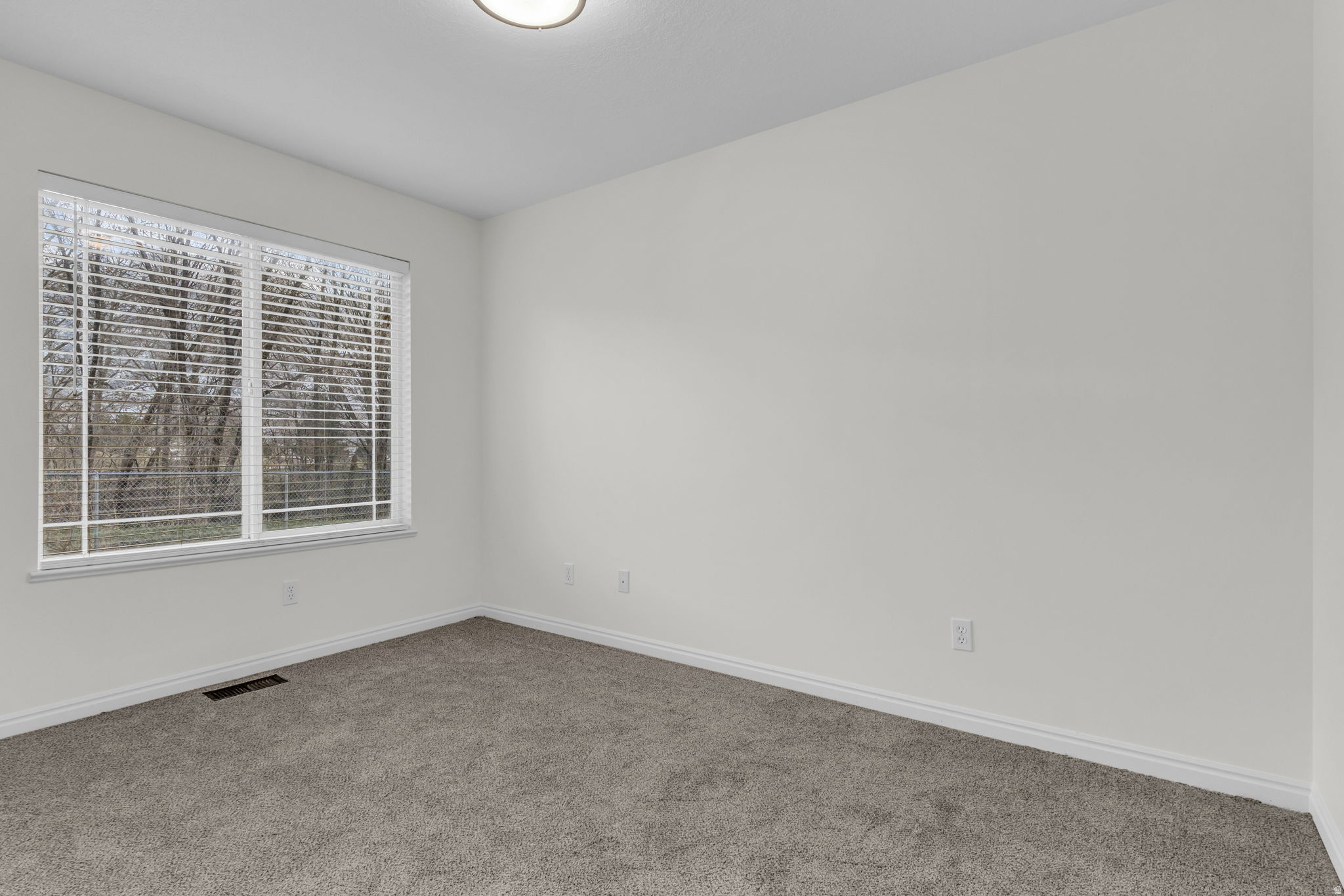 LOT 7 EAGLE CREST TO - Residential