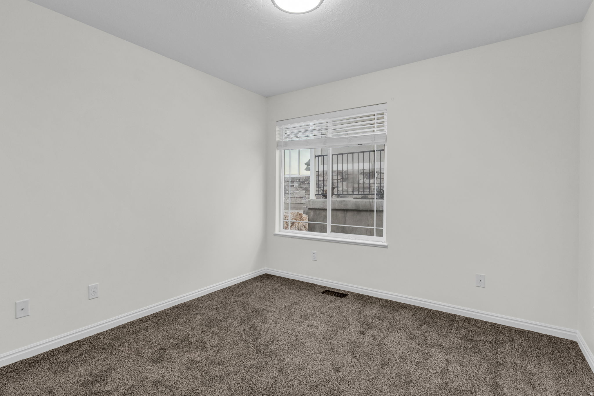 LOT 7 EAGLE CREST TO - Residential