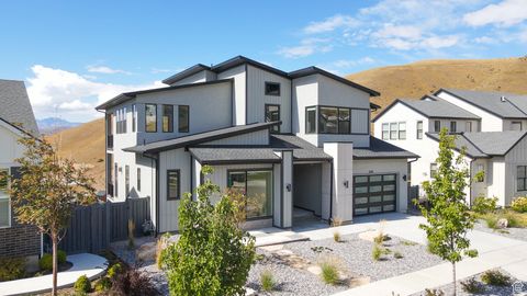 Photo of 5591 N VALLEY VIEW RD E, Lehi, UT 84043 (MLS # 2114726)