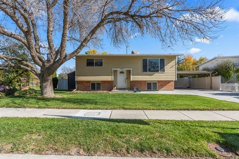 Photo of 5809 S HAZELHURST DR, Taylorsville, UT 84129 (MLS # 2120757) Photo of 5809 S HAZELHURST DR, Taylorsville, UT 84129 (MLS # 2120757)