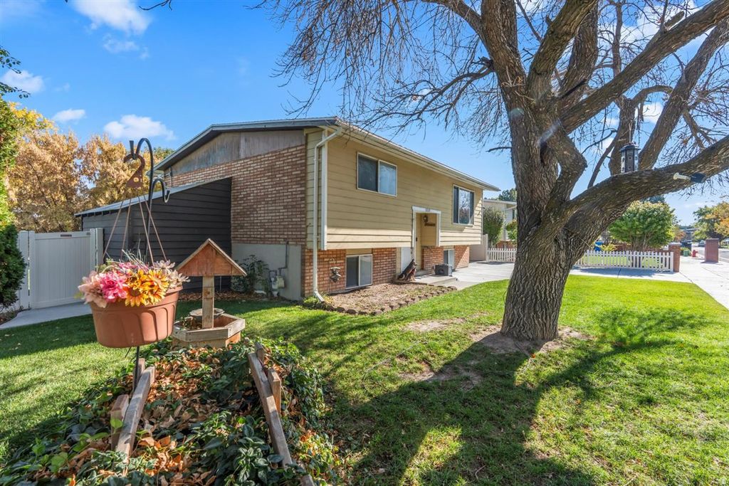 Photo of 5809 S HAZELHURST DR, Taylorsville, UT 84129 (MLS # 2120757)