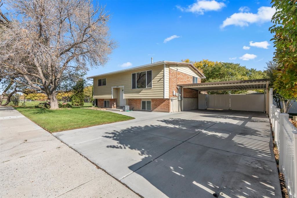 Photo of 5809 S HAZELHURST DR, Taylorsville, UT 84129 (MLS # 2120757)