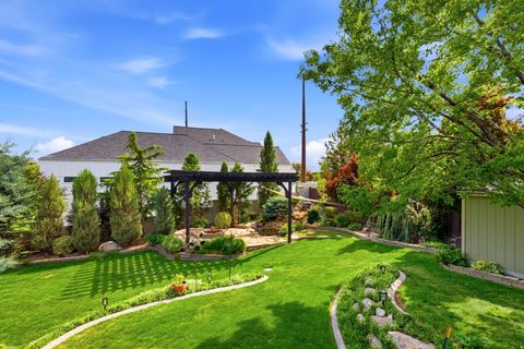Tiny photo for 1247 W ALTA CREEK CIR S, South Jordan, UT 84095 (MLS # 2159067)