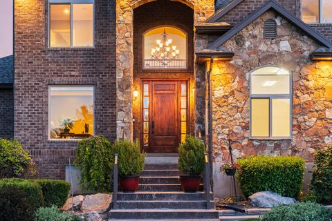 Tiny photo for 1247 W ALTA CREEK CIR S, South Jordan, UT 84095 (MLS # 2159067)
