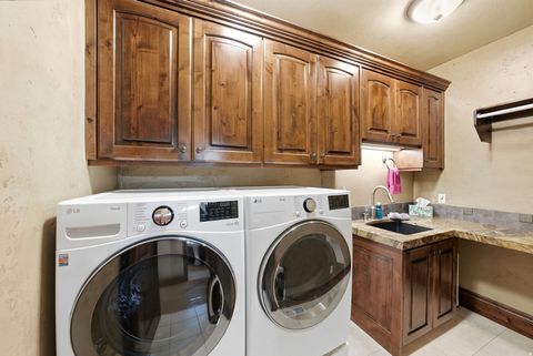 Tiny photo for 1247 W ALTA CREEK CIR S, South Jordan, UT 84095 (MLS # 2159067)