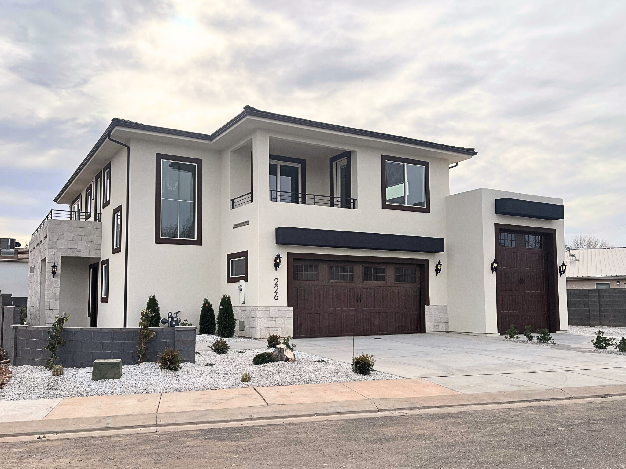 FALCON RIDGE - Residential