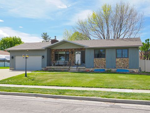 Photo of 2887 W TIVOLI LN, Taylorsville, UT 84129 (MLS # 2151212)