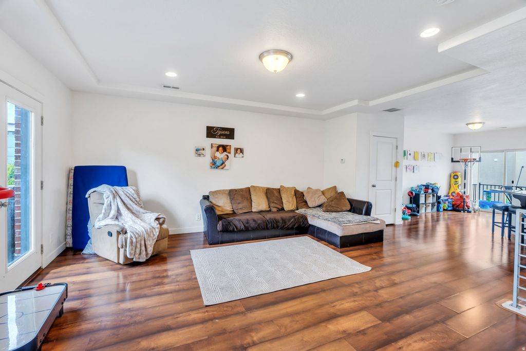 Photo of 12 W GILBRIDE AVE, Murray, UT 84107 (MLS # 2156783)