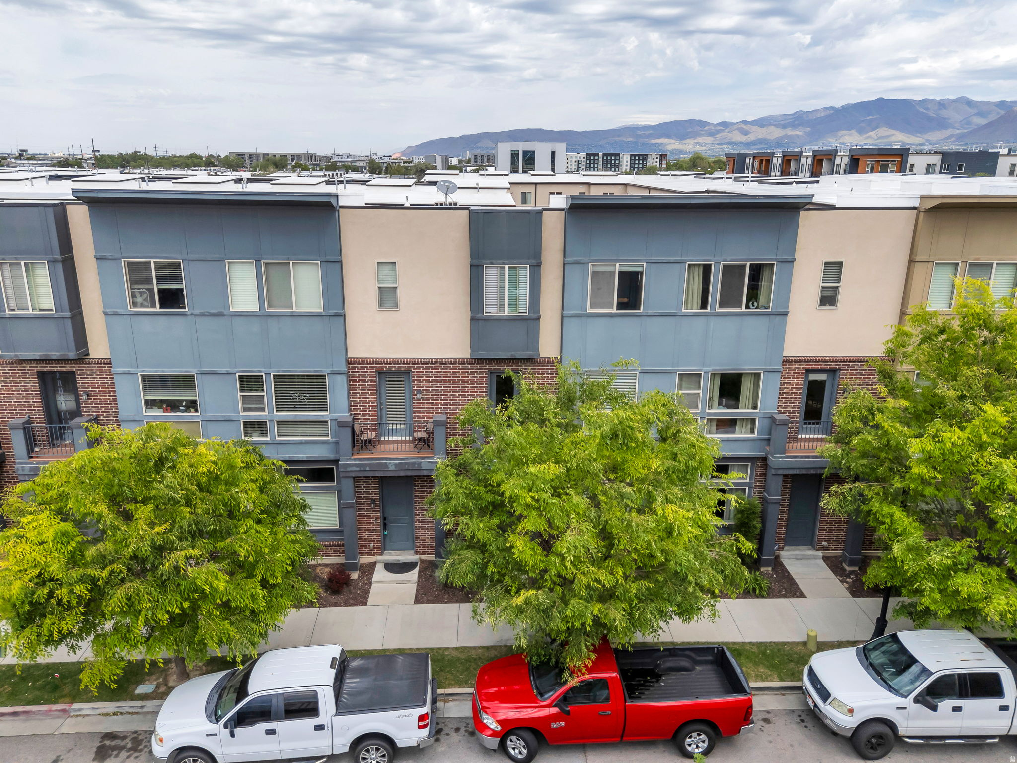BIRKHILL TOWNHOUSES - Residential