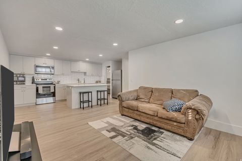 Tiny photo for 496 E 1200 N, Mapleton, UT 84664 (MLS # 2120567)