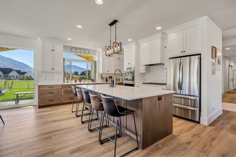 Tiny photo for 496 E 1200 N, Mapleton, UT 84664 (MLS # 2120567)