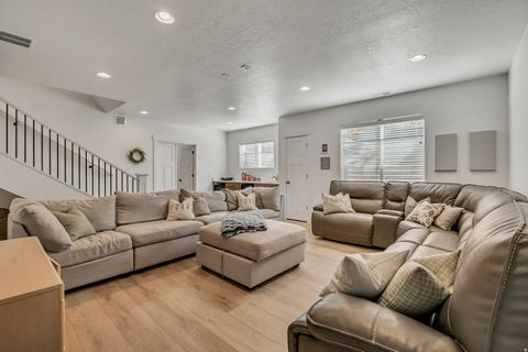 Tiny photo for 496 E 1200 N, Mapleton, UT 84664 (MLS # 2120567)