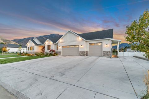 Tiny photo for 496 E 1200 N, Mapleton, UT 84664 (MLS # 2120567)