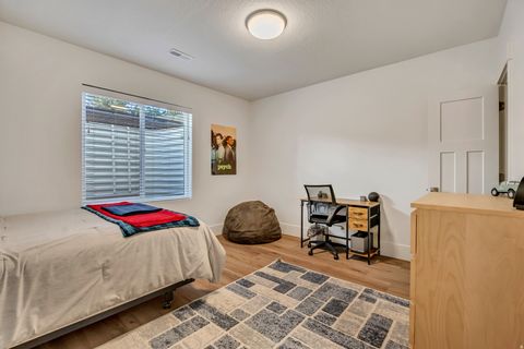 Tiny photo for 496 E 1200 N, Mapleton, UT 84664 (MLS # 2120567)