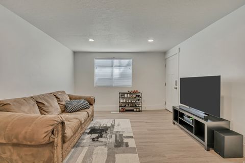 Tiny photo for 496 E 1200 N, Mapleton, UT 84664 (MLS # 2120567)