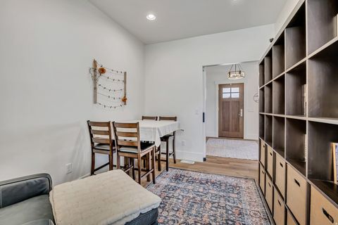 Tiny photo for 496 E 1200 N, Mapleton, UT 84664 (MLS # 2120567)