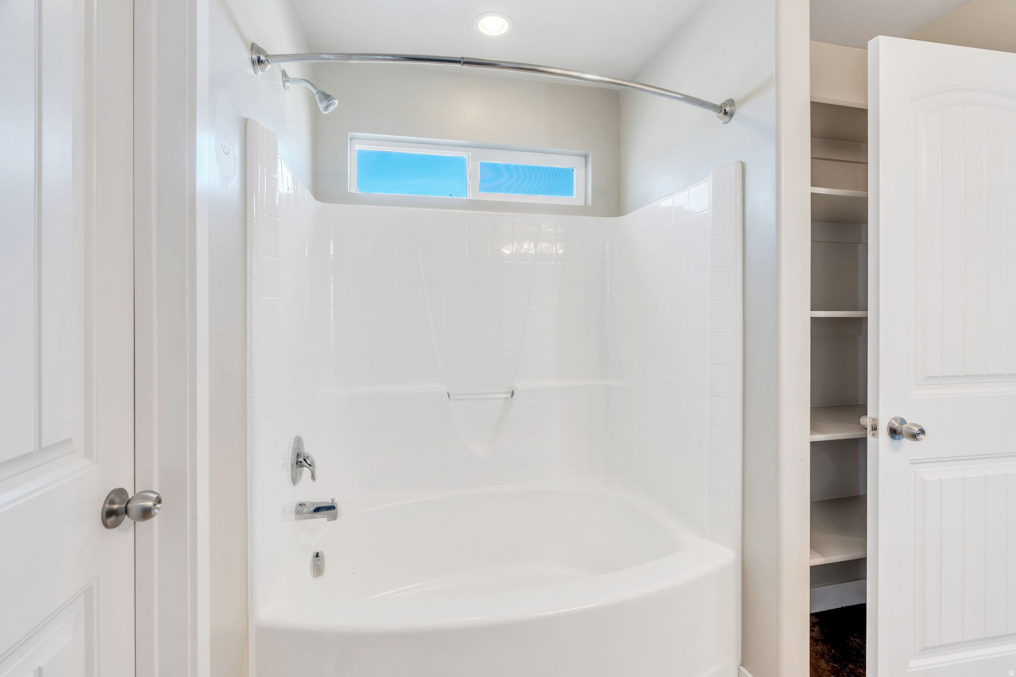 DRAPER HILLSIDE HOME - Residential