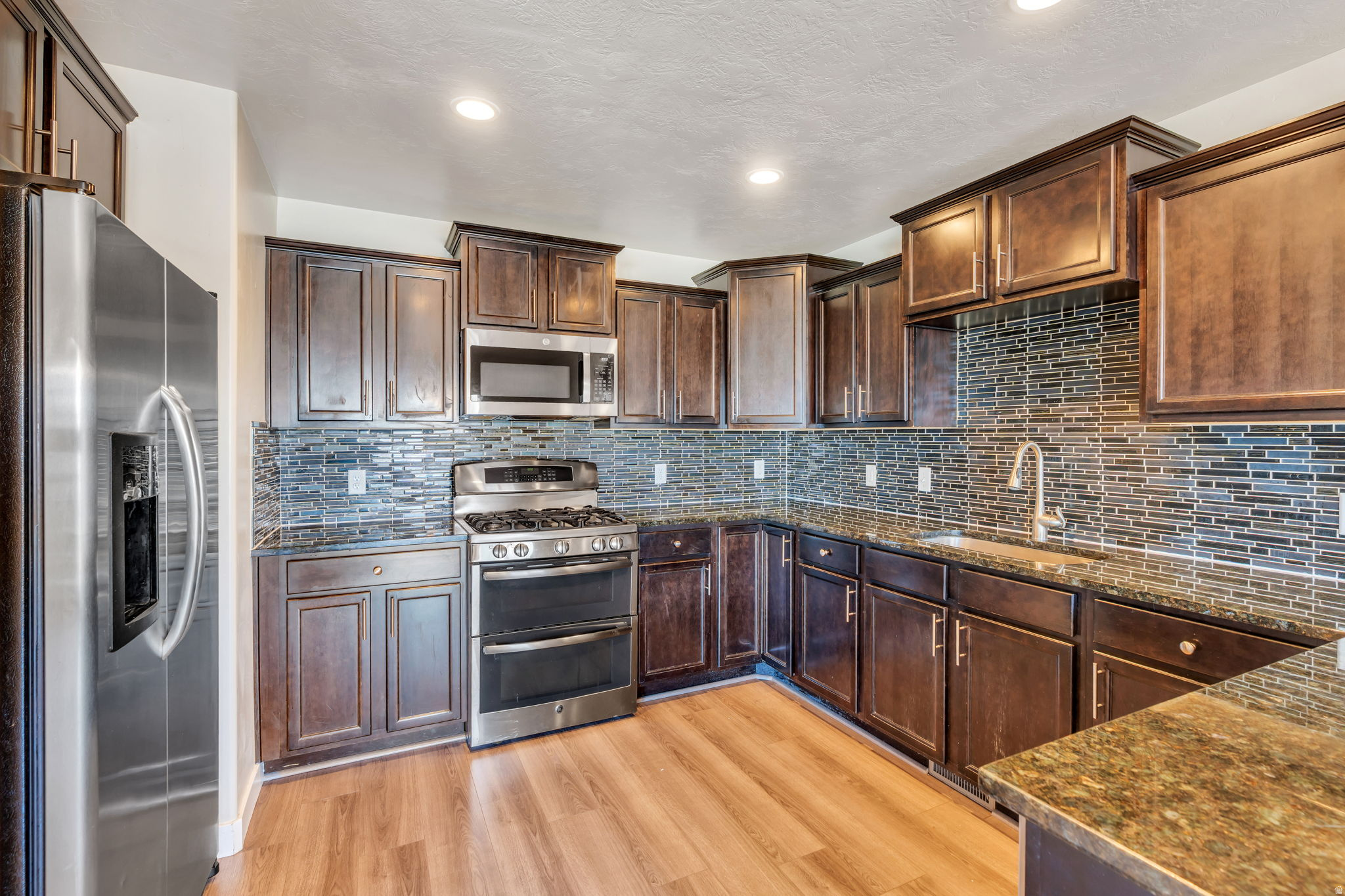 DRAPER HILLSIDE HOME - Residential