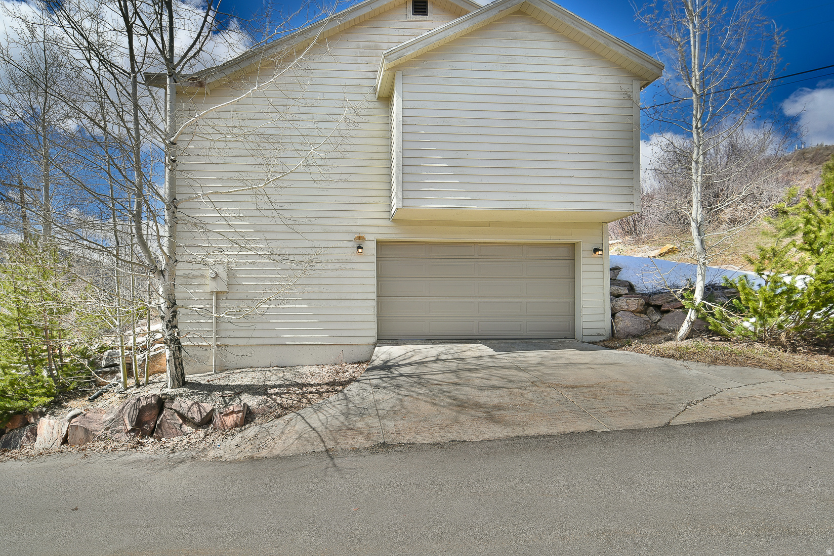 SUNRISE HILLS SUBDIVISION - Residential Lease