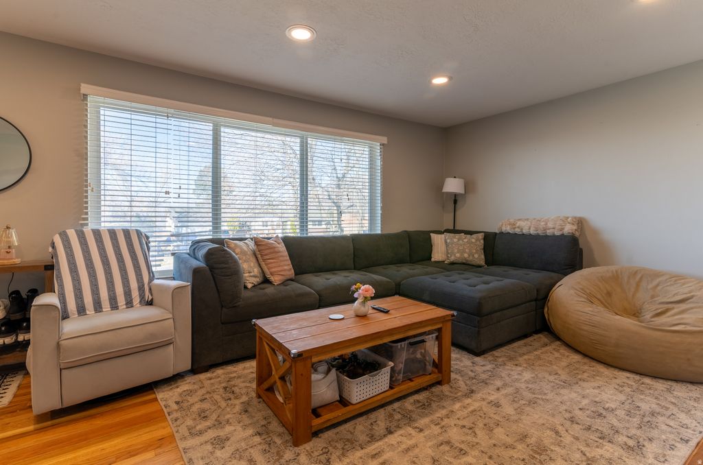 Photo of 2226 E CASTLE HILL AVE S, Cottonwood Heights, UT 84121 (MLS # 2145309)