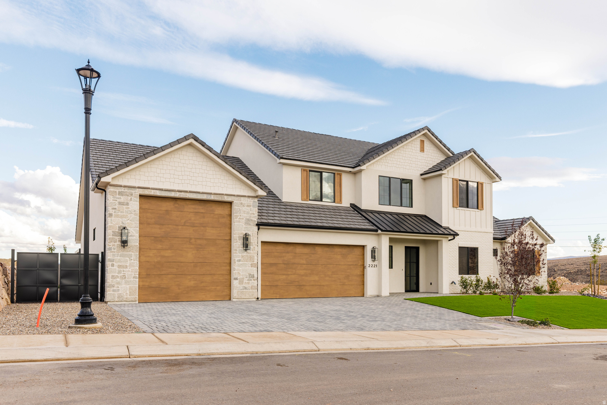 TONAQUINT RIDGE - Residential