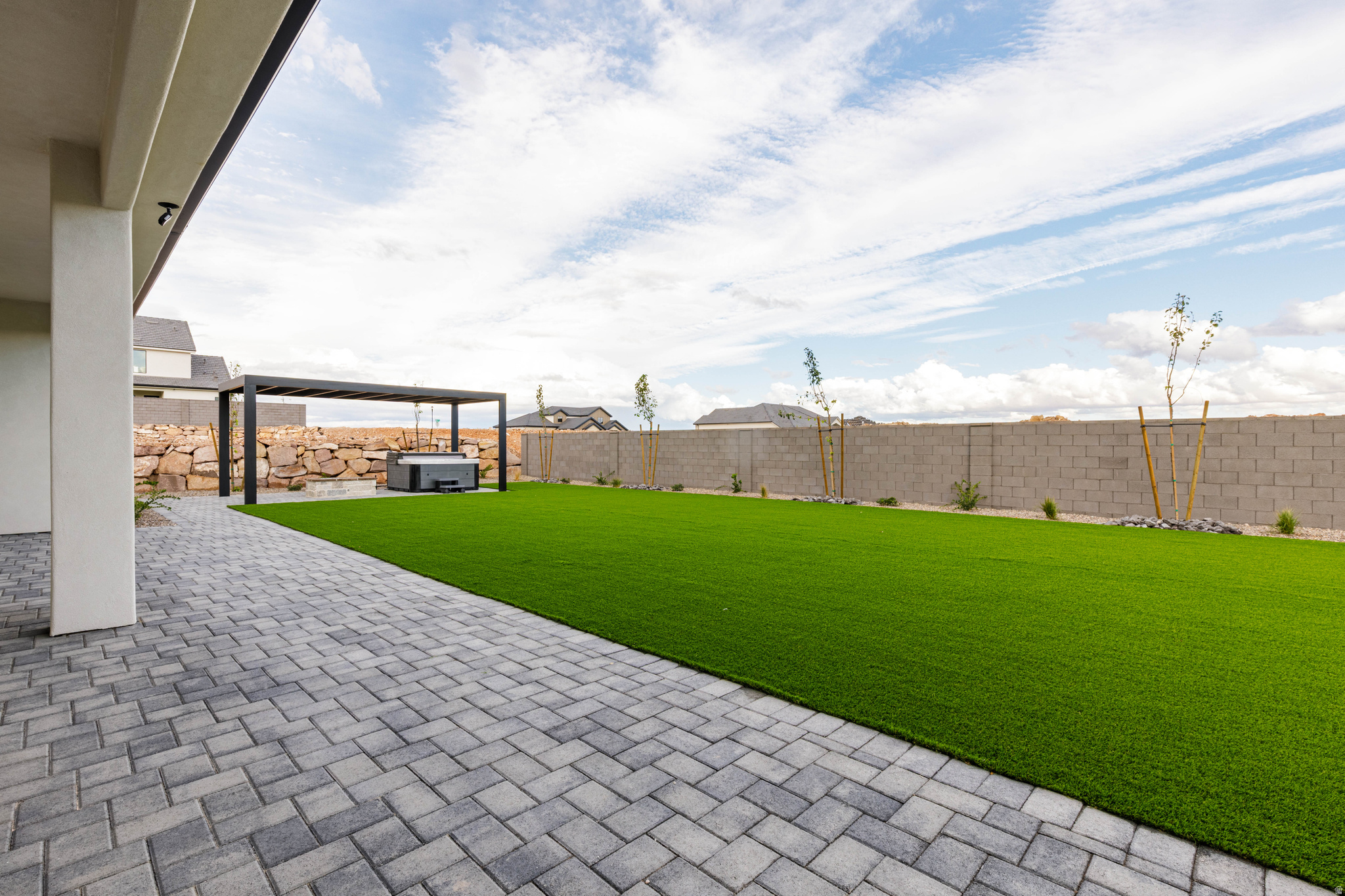 TONAQUINT RIDGE - Residential