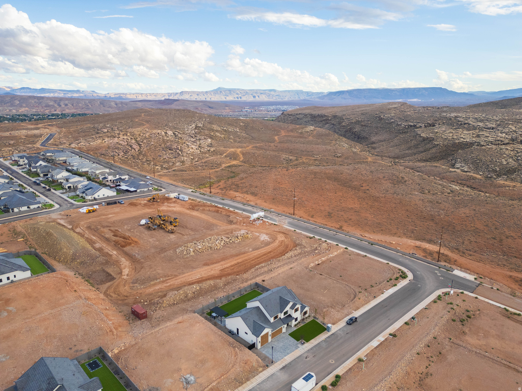 TONAQUINT RIDGE - Residential