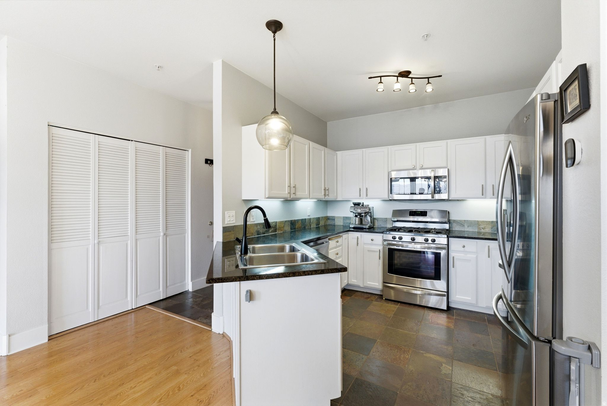 PINEBROOK POINTE CONDOMINIUMS - Residential