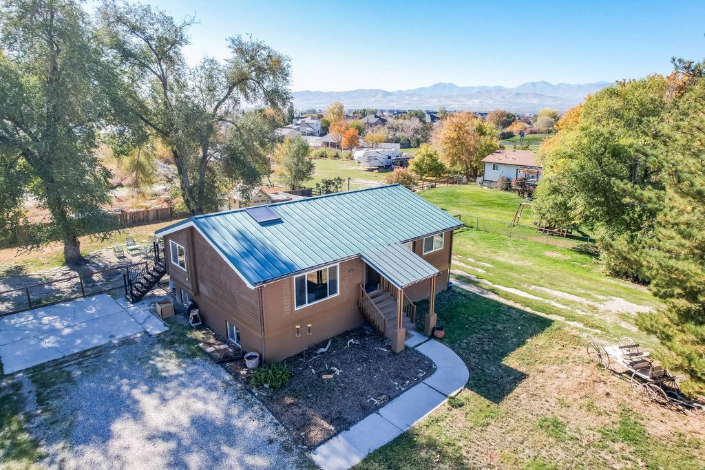 Photo of 544 E 11900 S, Draper, UT 84020 (MLS # 2124279)