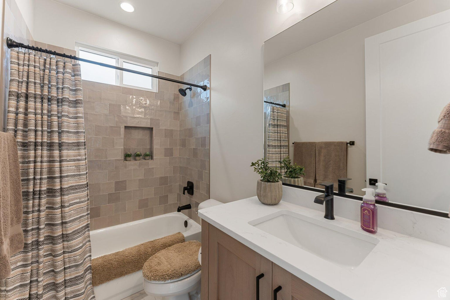 RED MESA AT SUNRISE VALLEY 2 - Residential