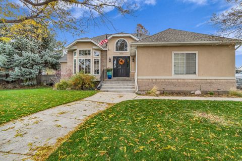 Photo of 8686 S COVEWOOD PL, West Jordan, UT 84088 (MLS # 2121602)