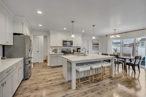 Tiny photo for 205 E CRANER PEAK DR, Eagle Mountain, UT 84005 (MLS # 2140598)