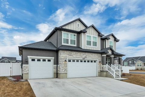 Photo of 205 E CRANER PEAK DR, Eagle Mountain, UT 84005 (MLS # 2140598)