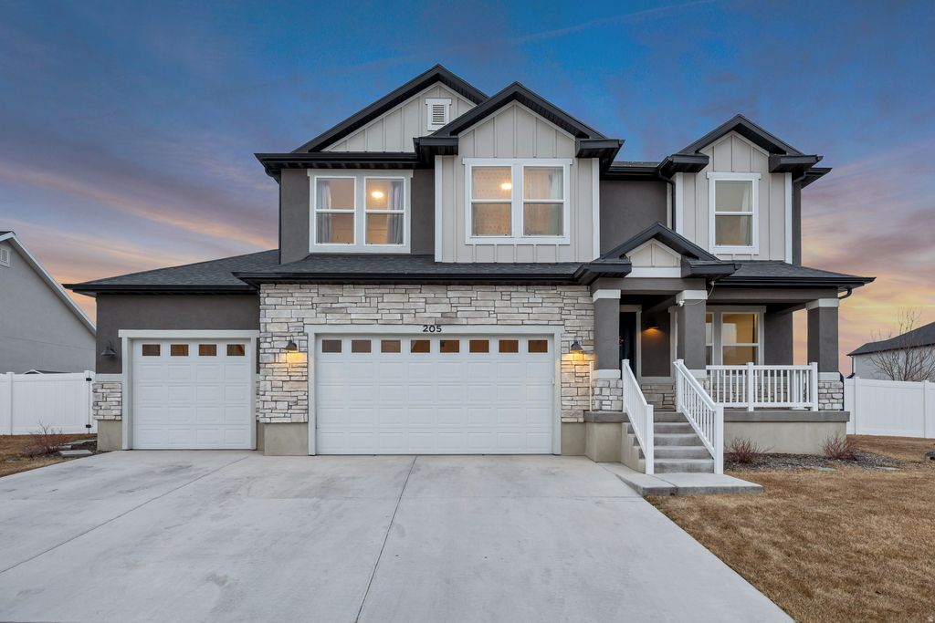 Photo of 205 E CRANER PEAK DR, Eagle Mountain, UT 84005 (MLS # 2140598)