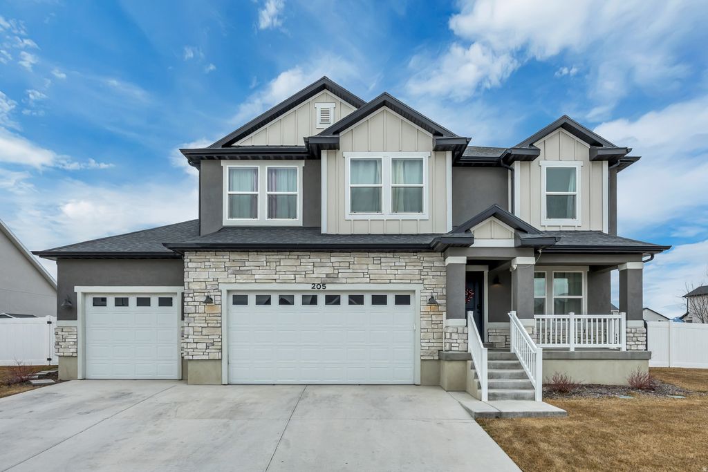 Photo of 205 E CRANER PEAK DR #1525, Eagle Mountain, UT 84005 (MLS # 2140598)