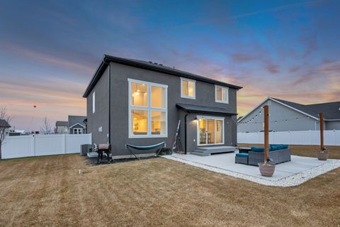 Tiny photo for 205 E CRANER PEAK DR, Eagle Mountain, UT 84005 (MLS # 2140598)