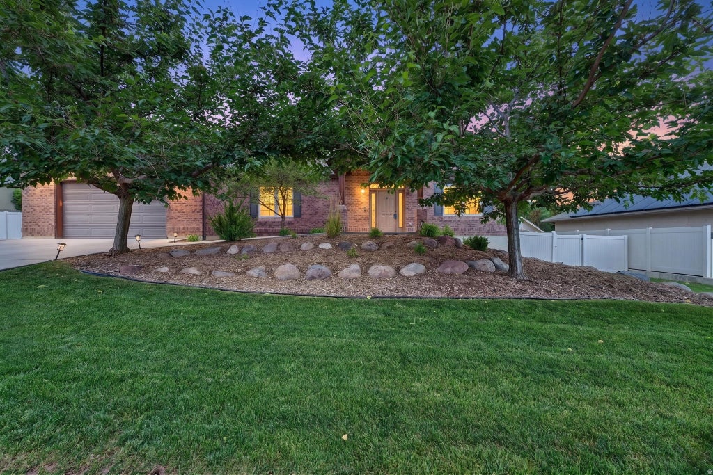 Photo of 14384 S SHEEPROCK DR, Herriman, UT 84096 (MLS # 2174298)