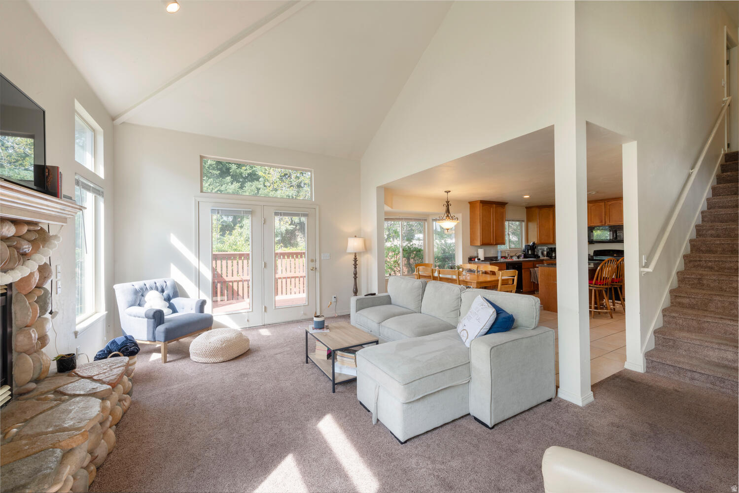 HILLCREST - Residential Income