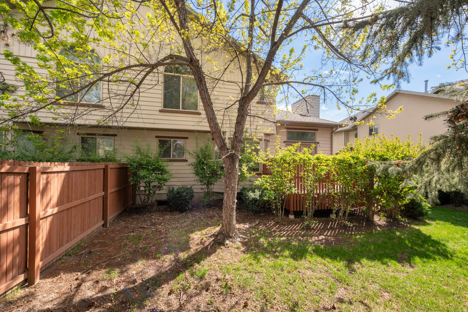 HILLCREST - Residential Income