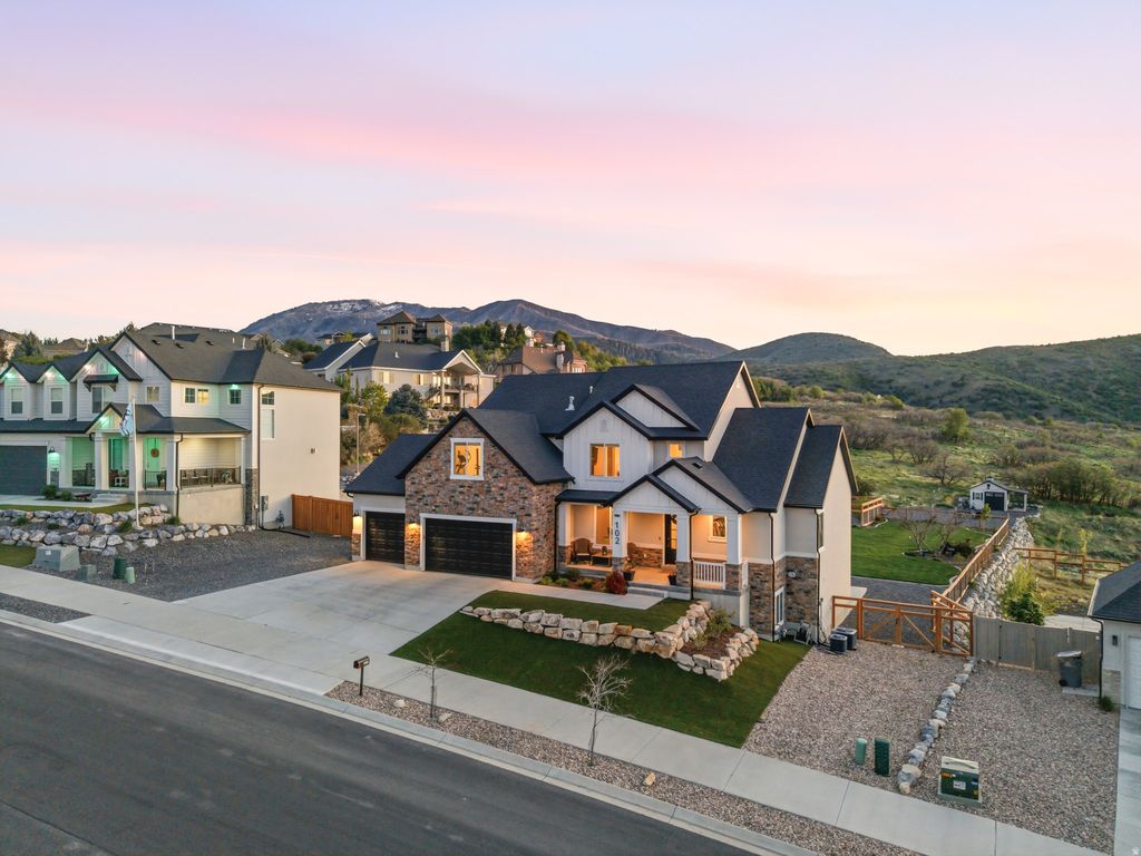 Photo of 102 S ELK RIDGE DR, Elk Ridge, UT 84651 (MLS # 2153238)