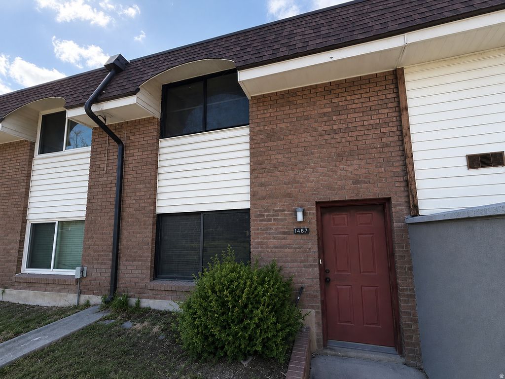 Photo of 1487 W ARTHUR DR N #1487, Provo, UT 84601 (MLS # 2160403)