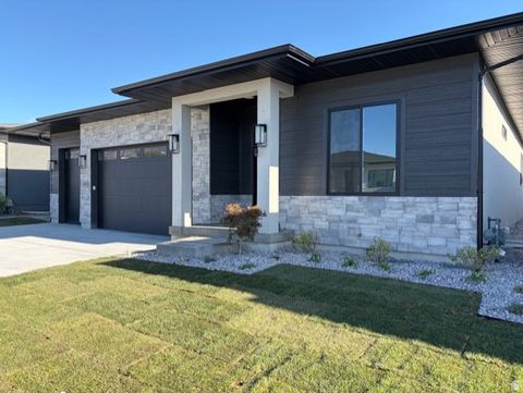 Tiny photo for 636 E VANDALAY LN S, Draper, UT 84020 (MLS # 2151687)