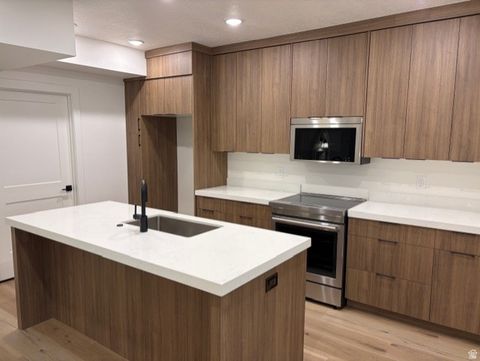 Tiny photo for 636 E VANDALAY LN S, Draper, UT 84020 (MLS # 2151687)