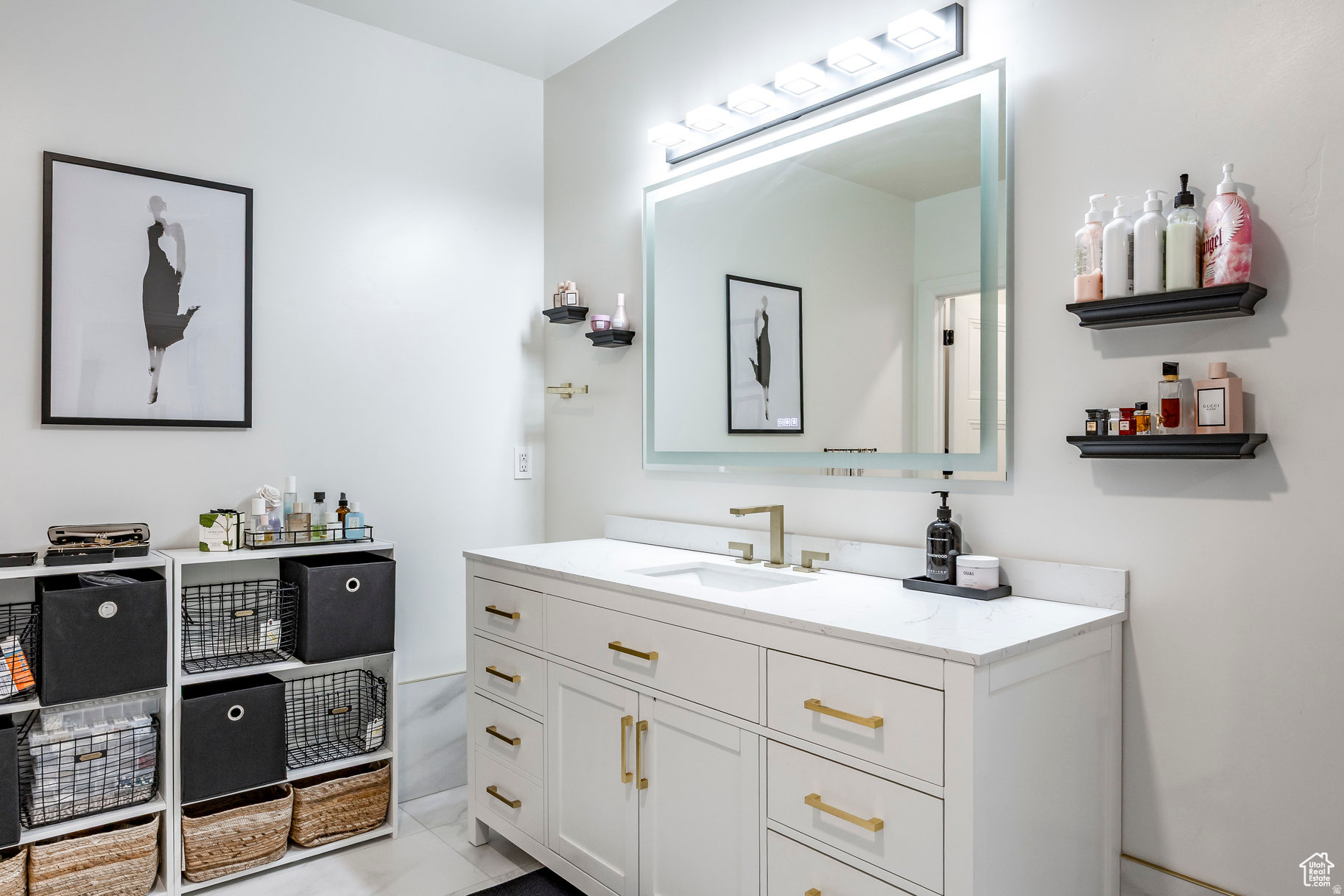 TWIN HOLLOW - Residential