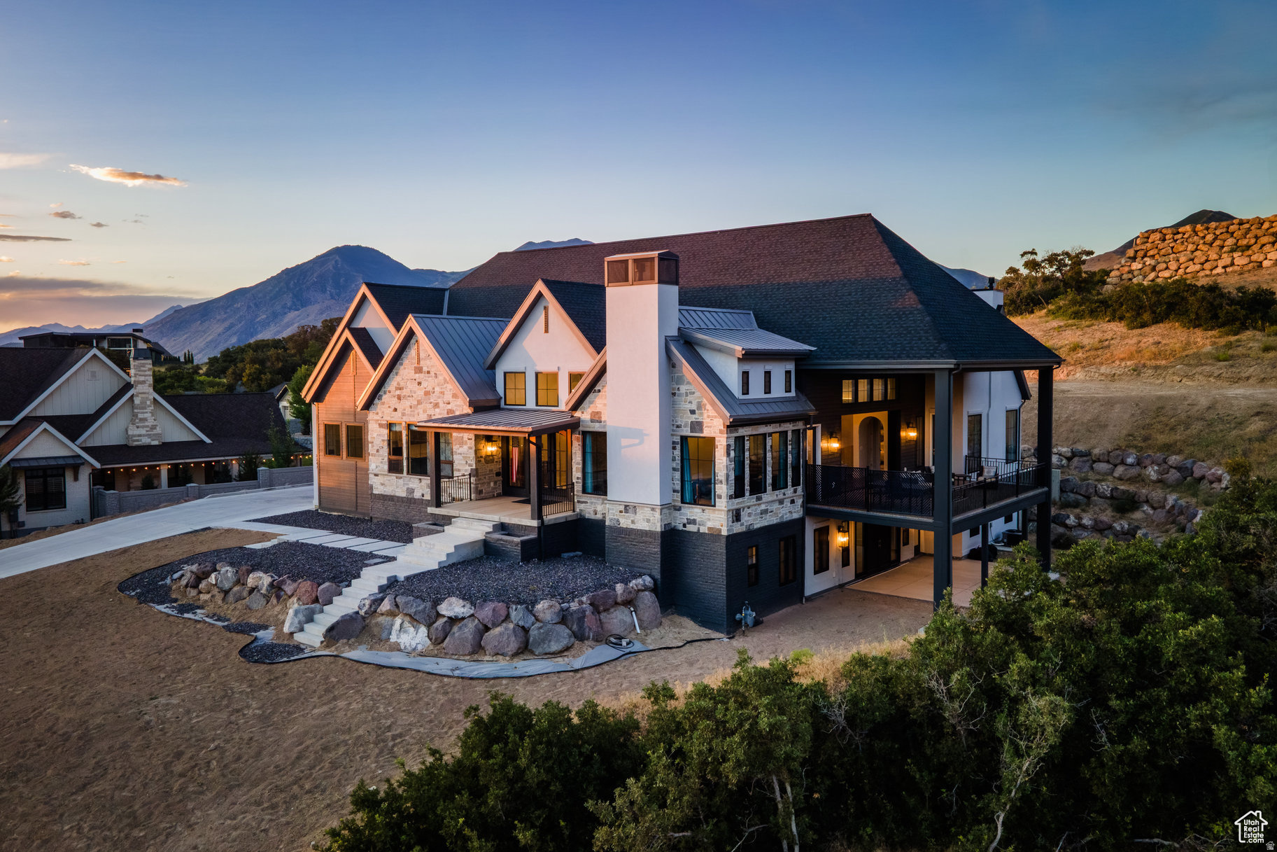 TWIN HOLLOW - Residential