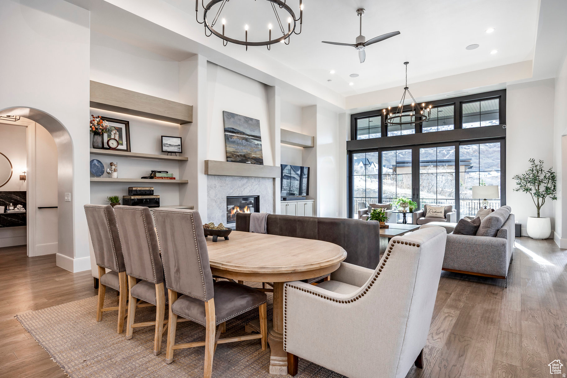 TWIN HOLLOW - Residential