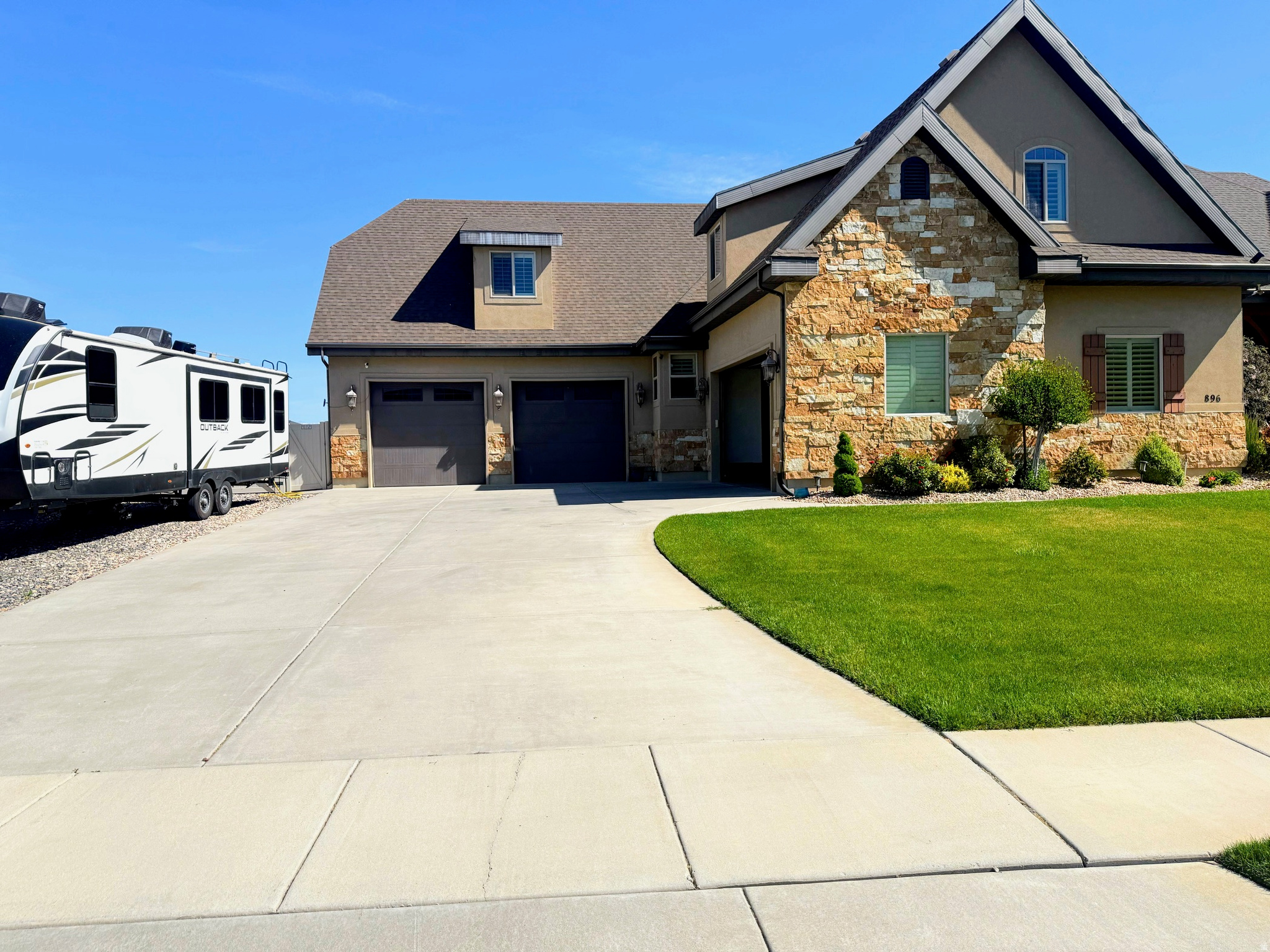 MAPLETON HIGHLANDS - Residential