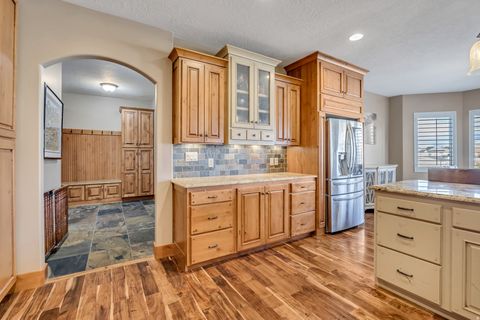 Tiny photo for 896 W 675 S, Mapleton, UT 84664 (MLS # 2129436)